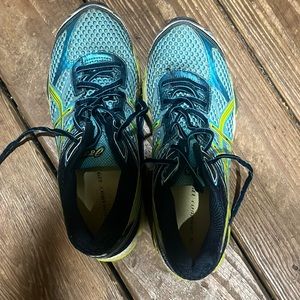 Women’s running shoes